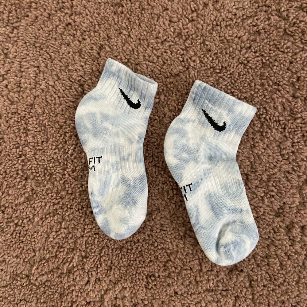 Young athlete cushioned Nike sock tie dye